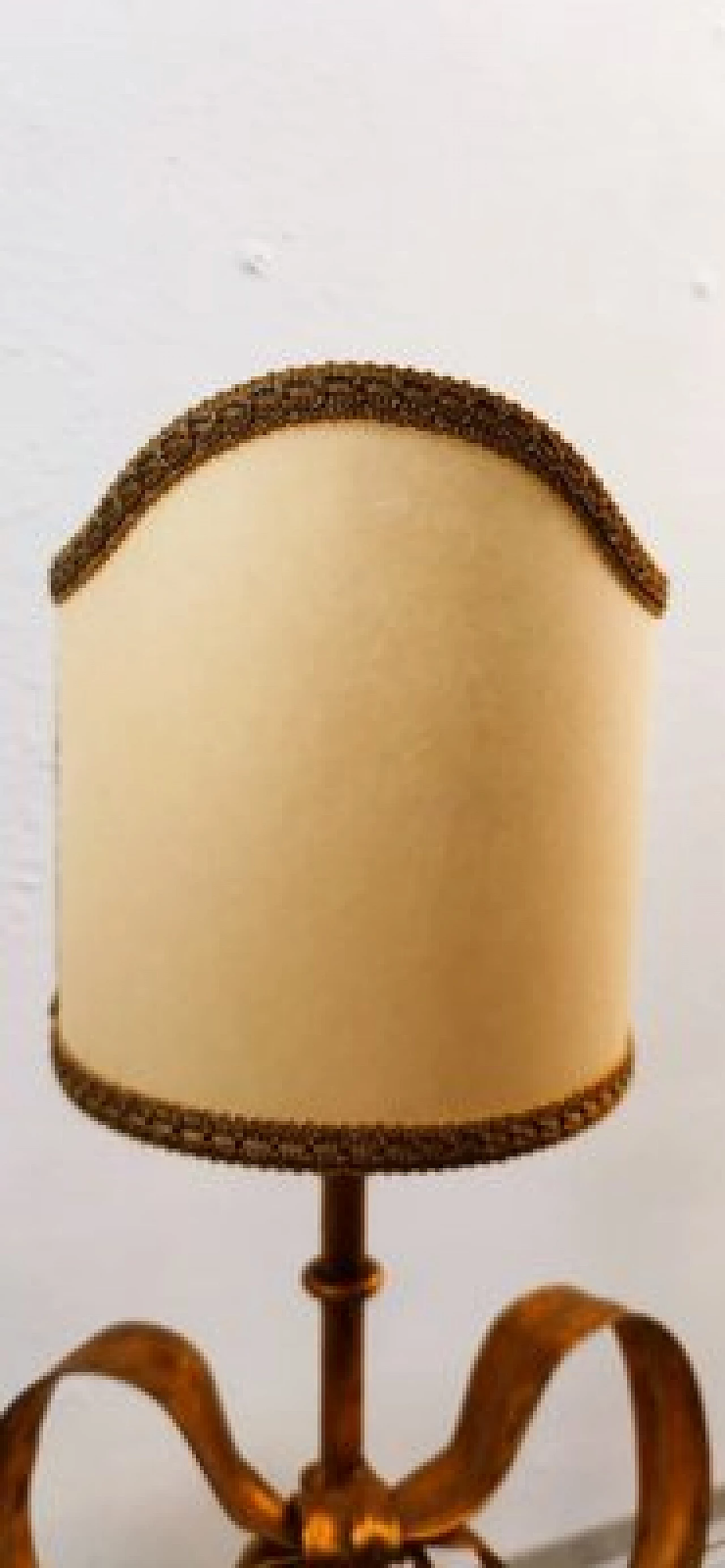 Lampada da tavolo in ferro battuto dorato con fiocco di Li Puma, anni '70 10