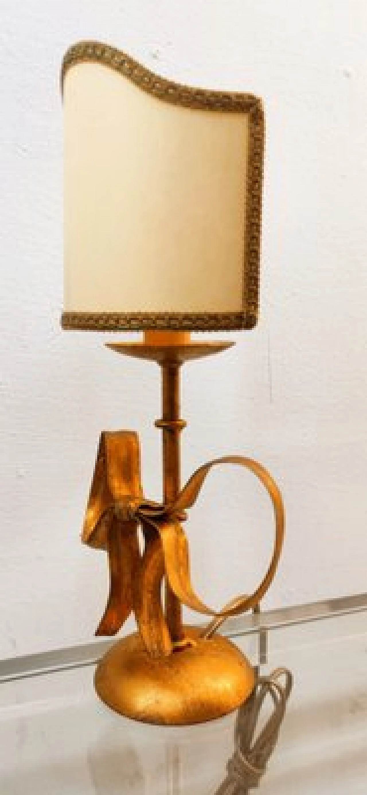 Lampada da tavolo in ferro battuto dorato con fiocco di Li Puma, anni '70 14