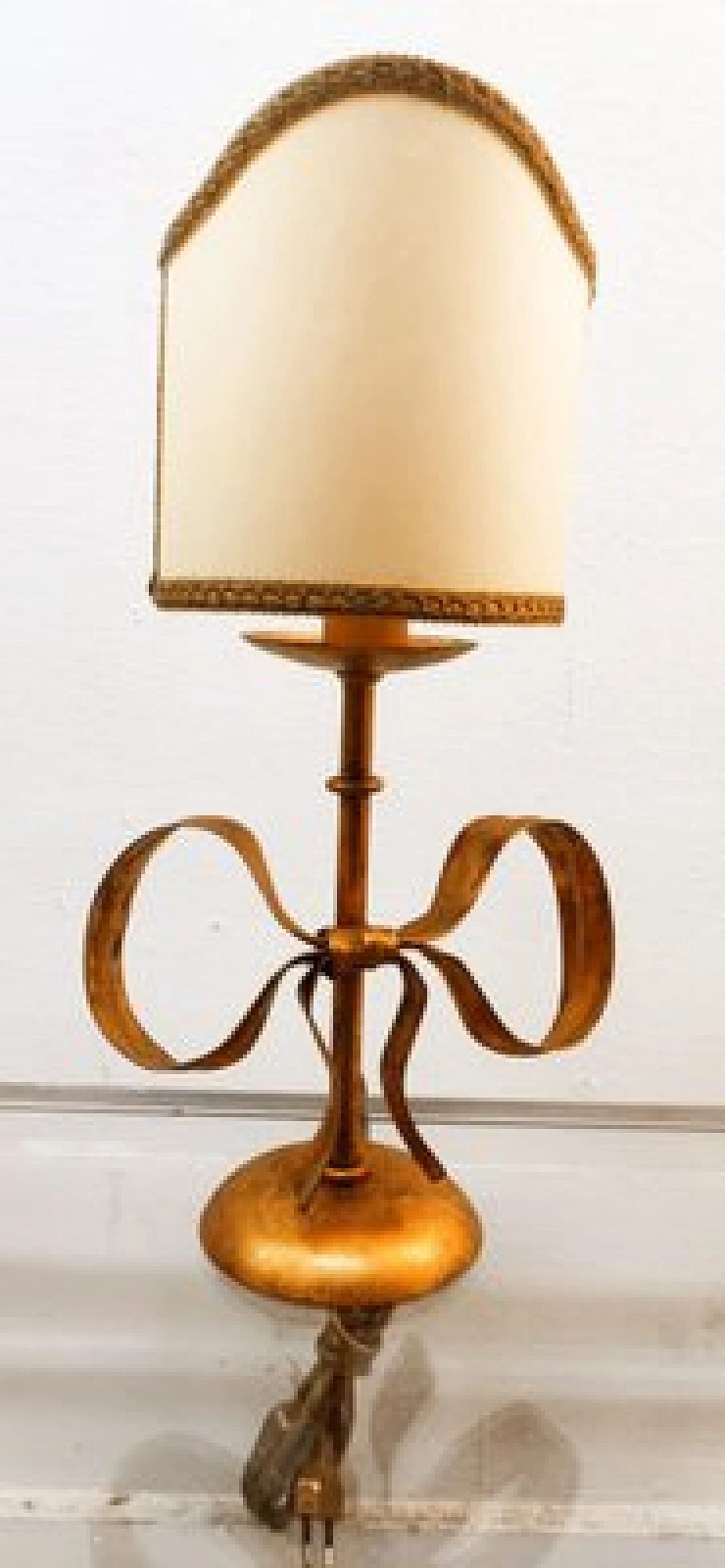 Lampada da tavolo in ferro battuto dorato con fiocco di Li Puma, anni '70 18