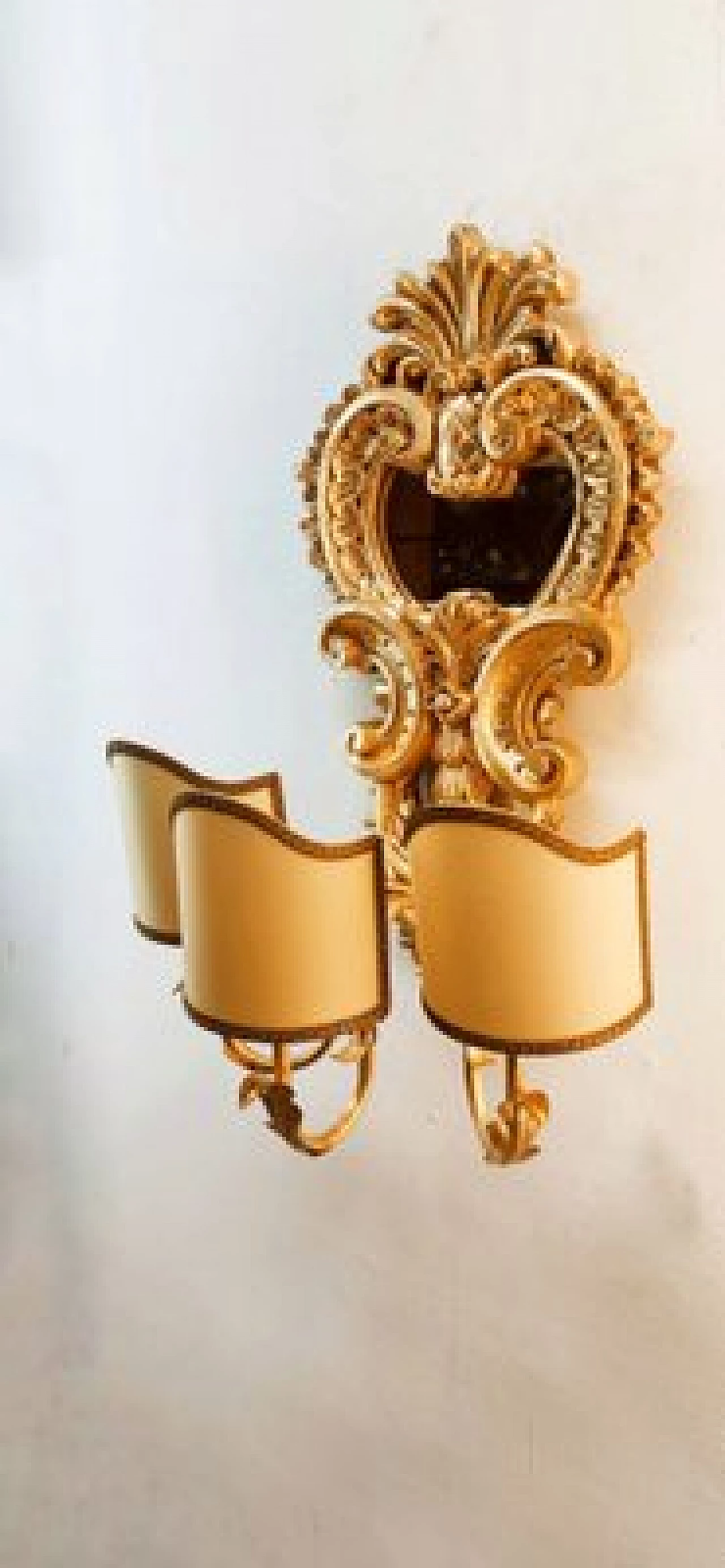 Applique a tre luci in legno dorato e pergamena con specchio, anni '60 4