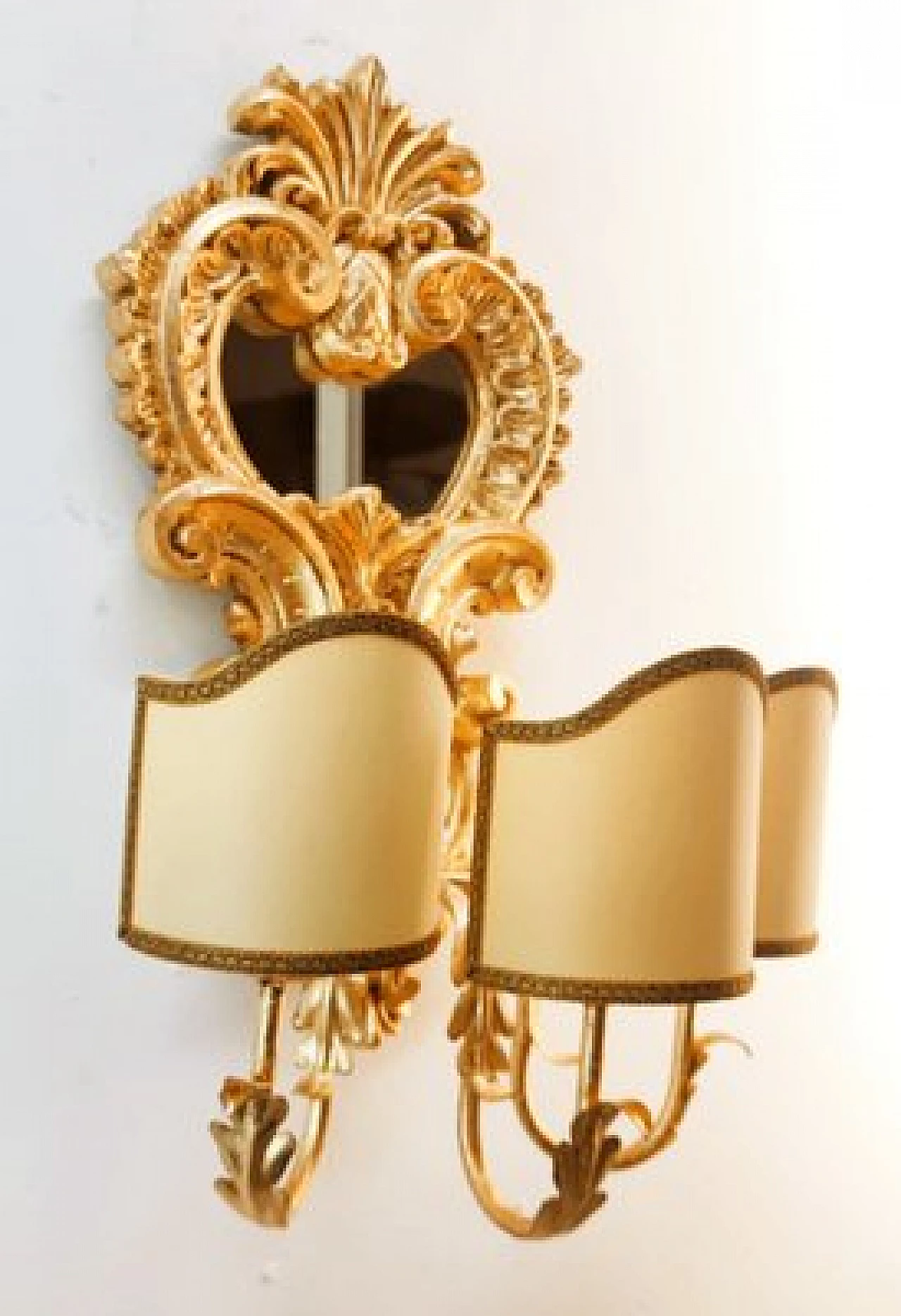 Applique a tre luci in legno dorato e pergamena con specchio, anni '60 10