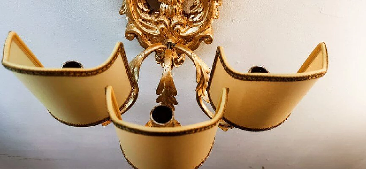 Applique a tre luci in legno dorato e pergamena con specchio, anni '60 21