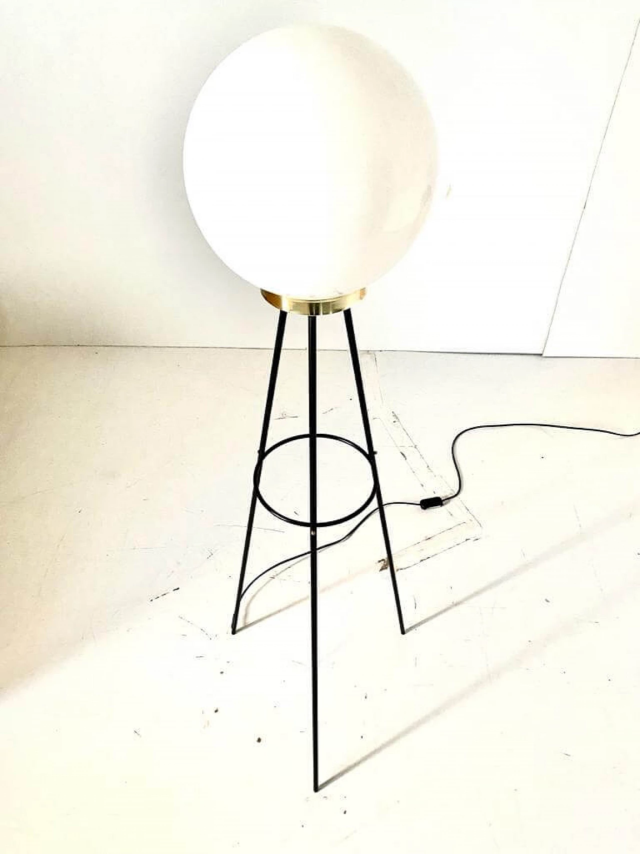 Tripod floor lamp in iron, brass and opaline glass by Stilnovo, 1950s 1