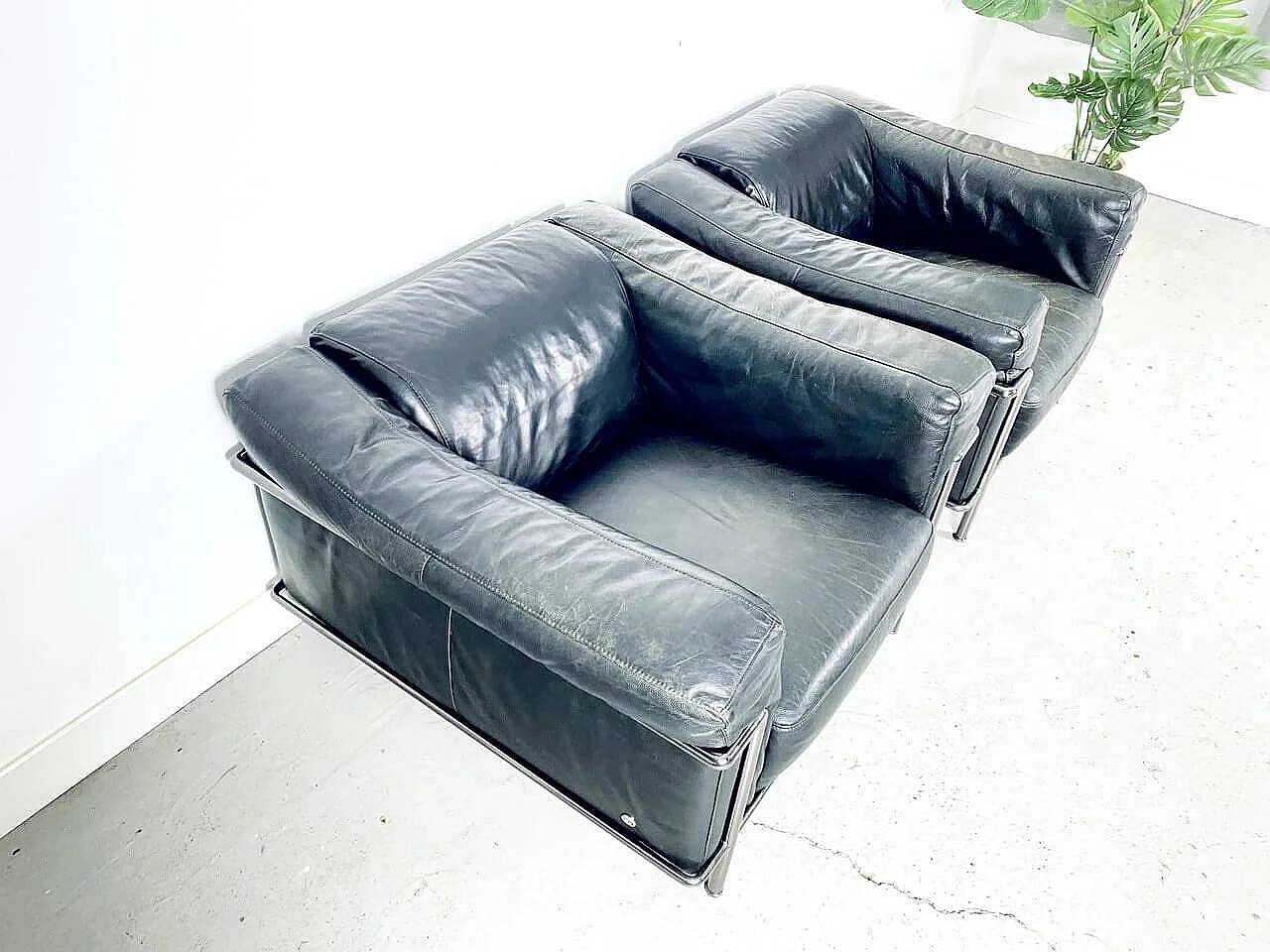 Pair of Club L3 leather armchairs by Le Corbusier, Pierre Jeanneret and Charlotte Perriand for Natuzzi, 1980s 6