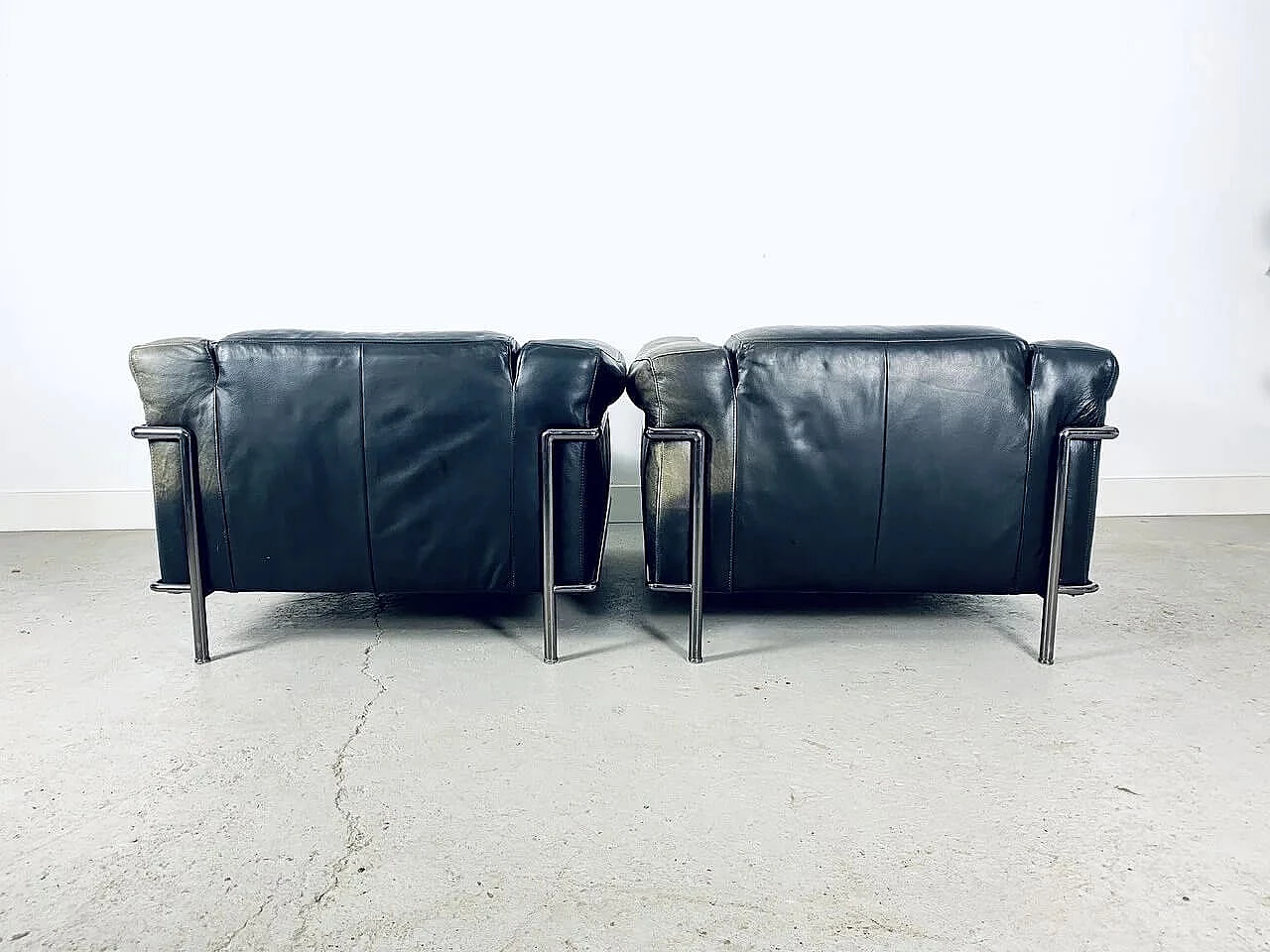 Pair of Club L3 leather armchairs by Le Corbusier, Pierre Jeanneret and Charlotte Perriand for Natuzzi, 1980s 18