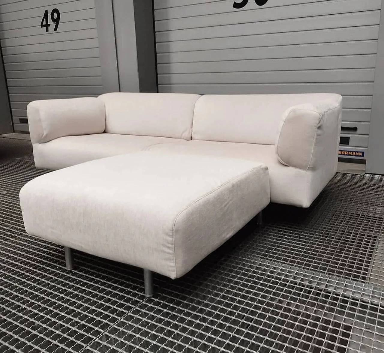 Divano Met 220 con poggiapiedi in lana di Piero Lissoni per Cassina 2