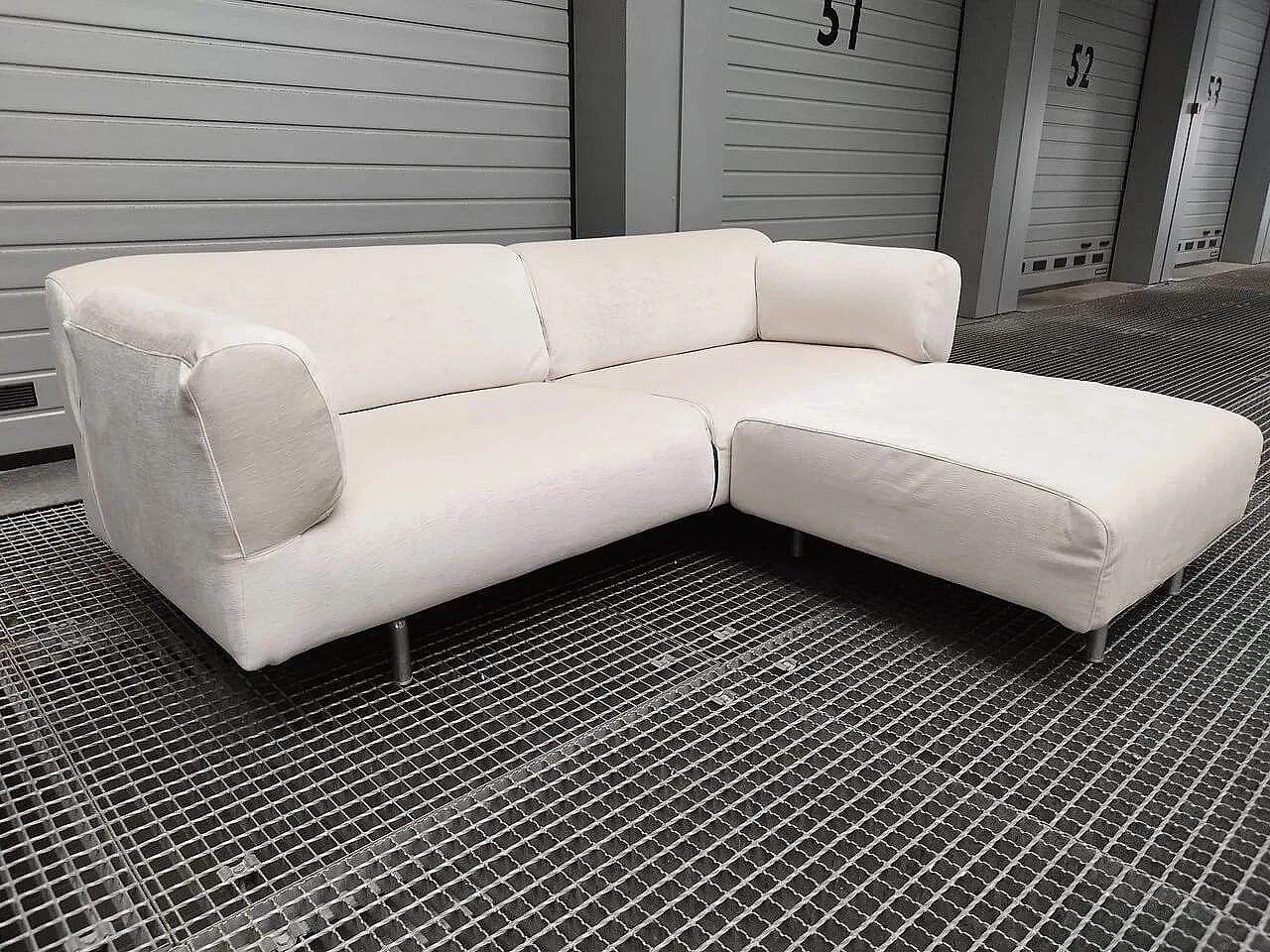 Divano Met 220 con poggiapiedi in lana di Piero Lissoni per Cassina 3