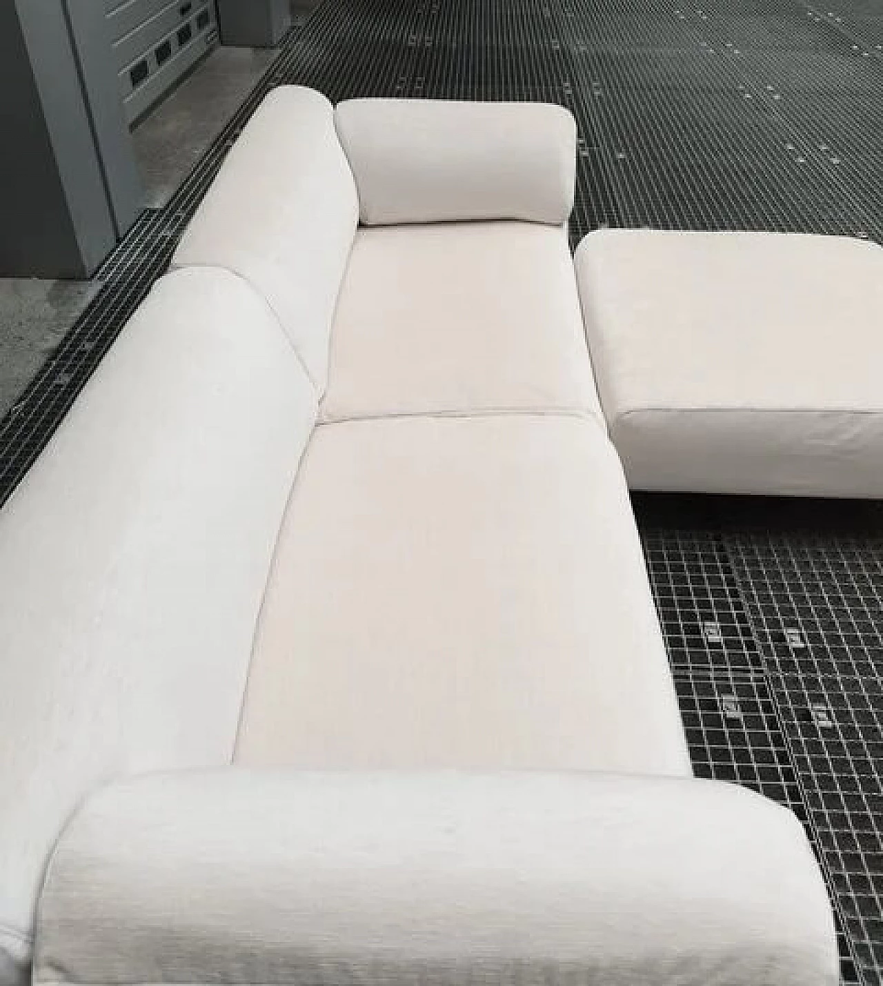 Divano Met 220 con poggiapiedi in lana di Piero Lissoni per Cassina 4