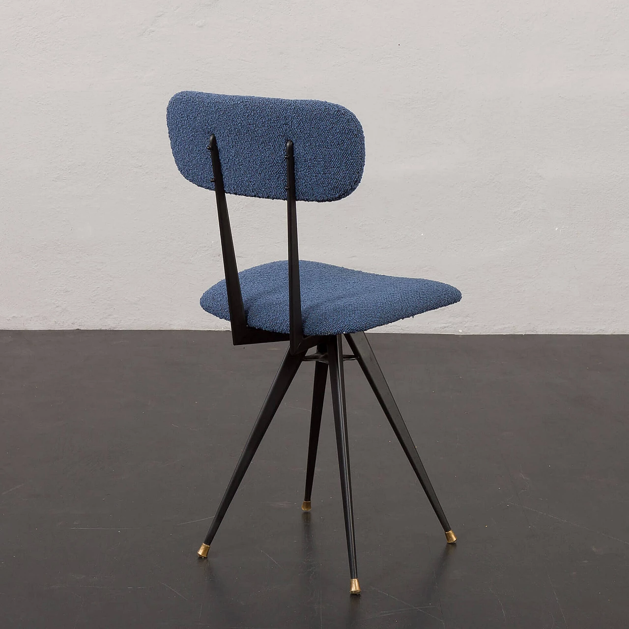 4 Chairs in black lacquered metal and blue bouclé fabric, 1960s 15