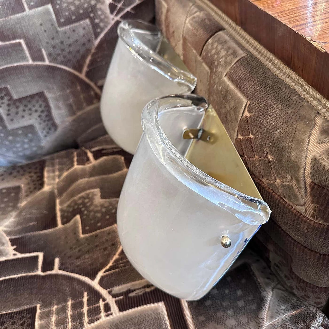 Coppia di lampade da parete in ottone e vetro di Murano, anni '80 4