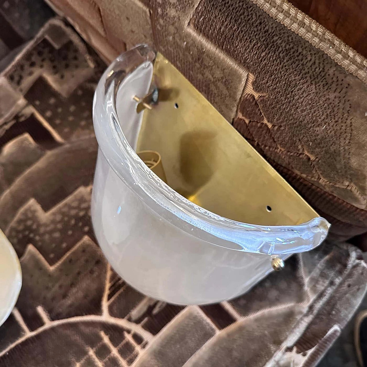 Coppia di lampade da parete in ottone e vetro di Murano, anni '80 9