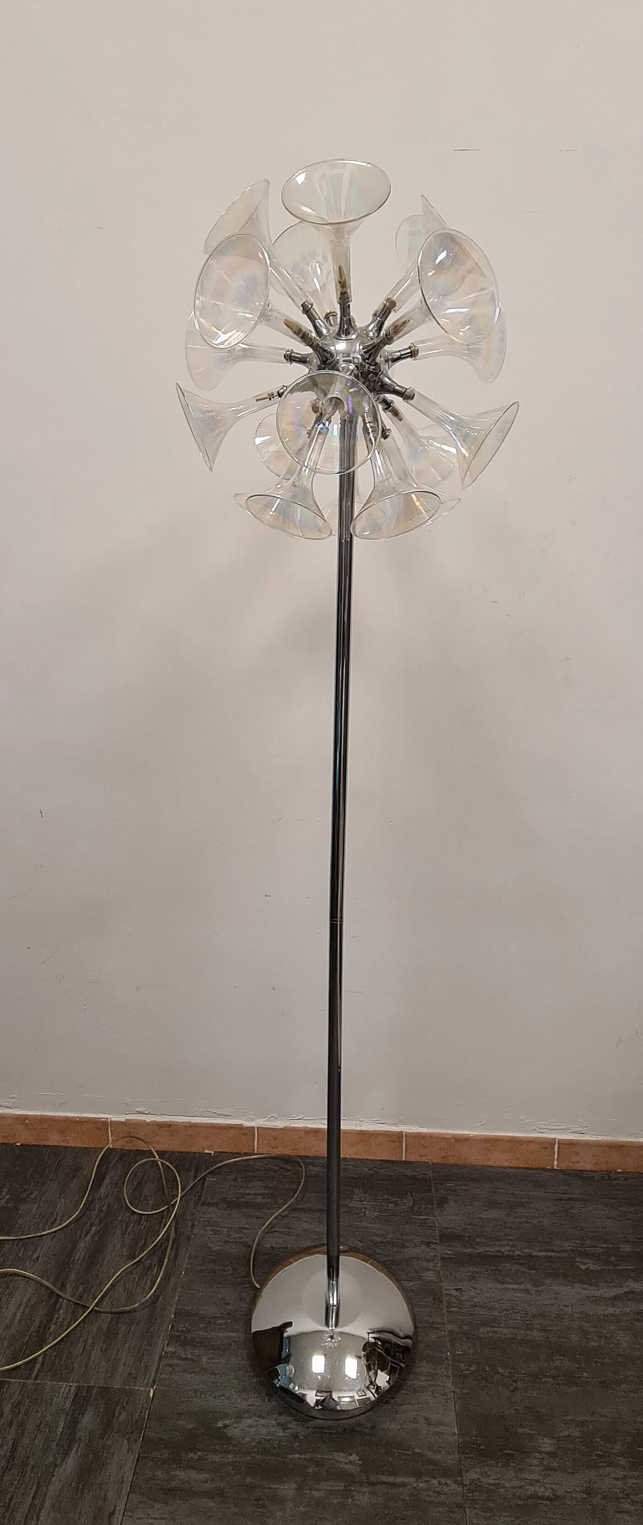 Lampada da terra Sputnik in metallo e vetro, anni '60 1