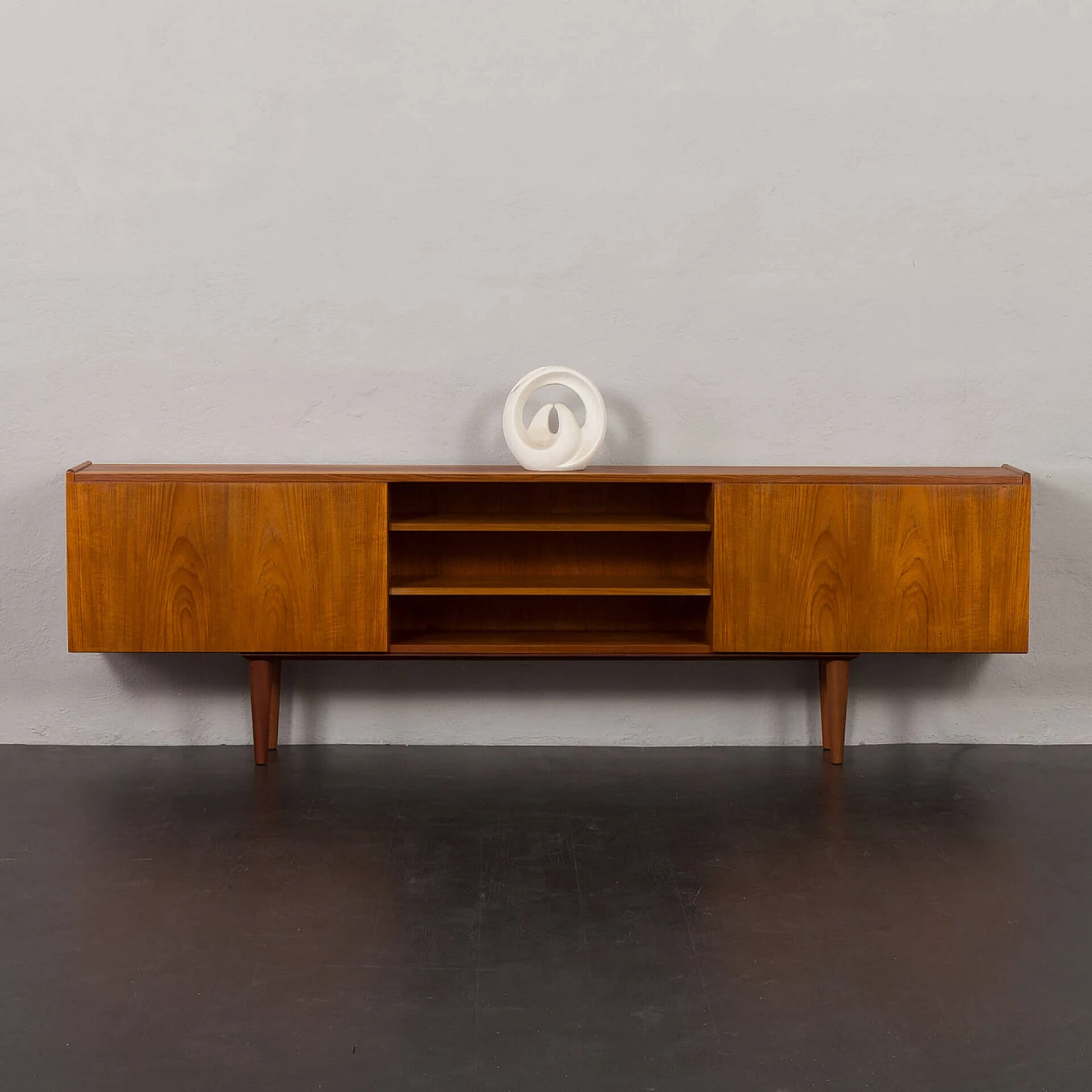 Credenza in teak con vano bar attribuita a Ib Kofod Larsen, anni '60 1