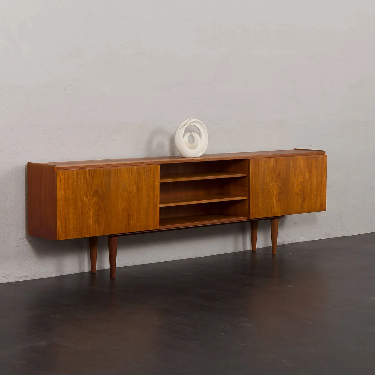 Credenza in teak con vano bar attribuita a Ib Kofod Larsen, anni '60 5