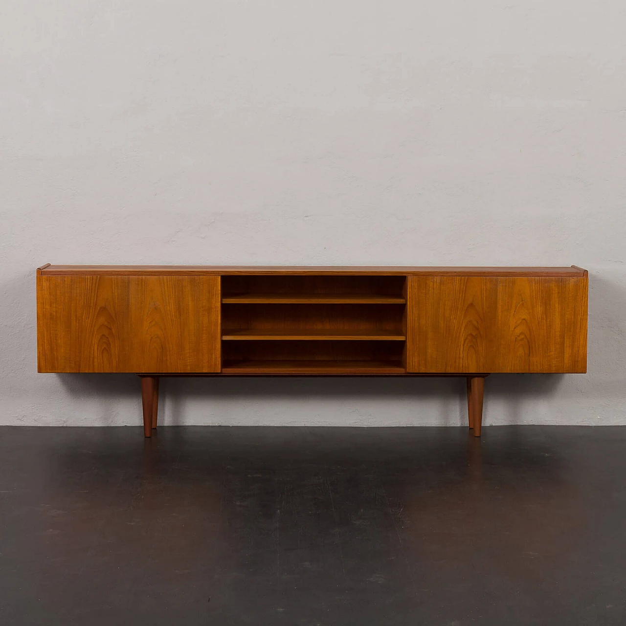 Credenza in teak con vano bar attribuita a Ib Kofod Larsen, anni '60 9