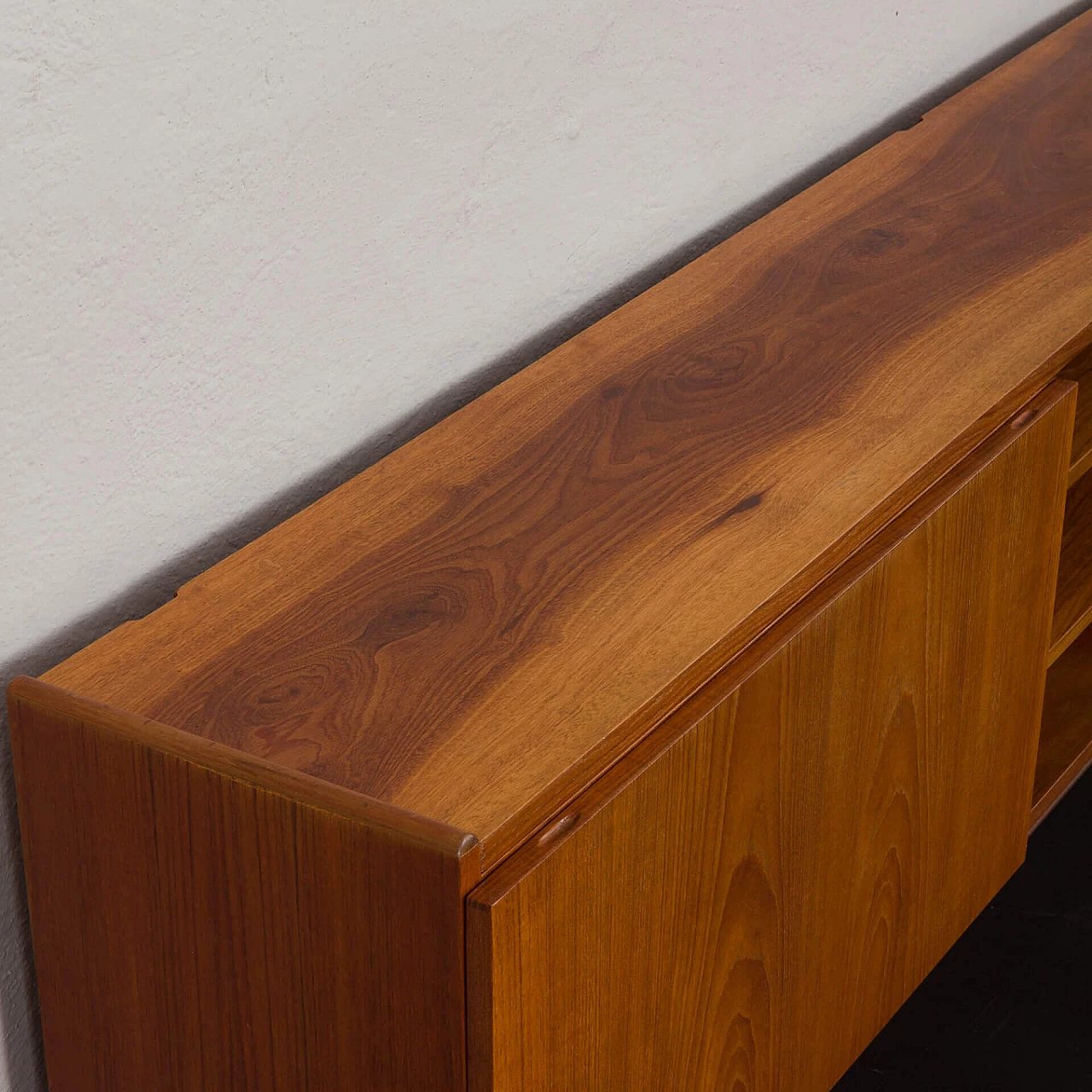 Credenza in teak con vano bar attribuita a Ib Kofod Larsen, anni '60 13