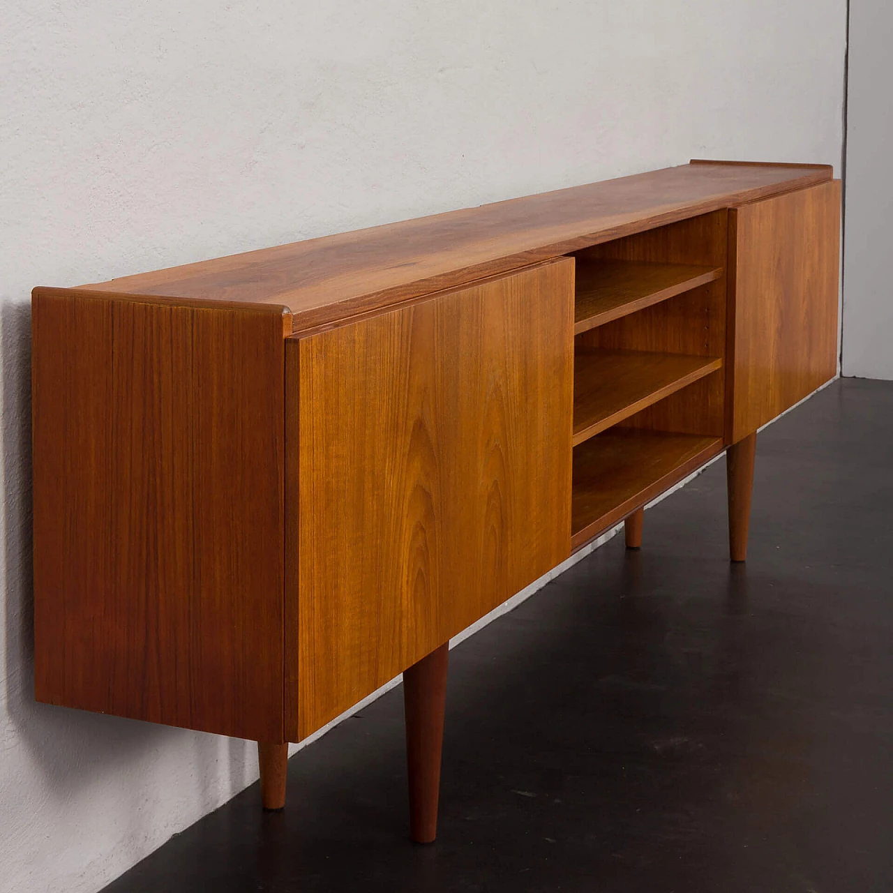 Credenza in teak con vano bar attribuita a Ib Kofod Larsen, anni '60 14