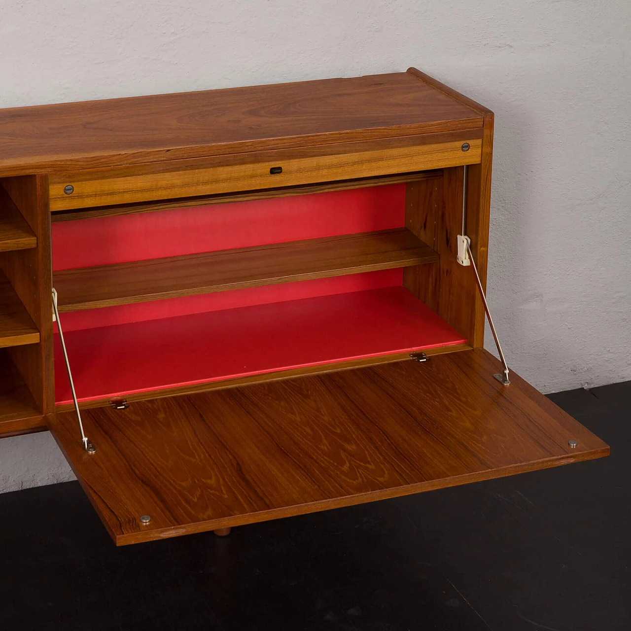 Credenza in teak con vano bar attribuita a Ib Kofod Larsen, anni '60 15