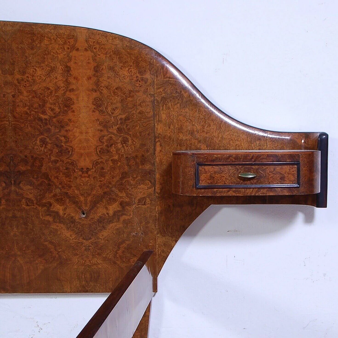 Letto matrimoniale in radica con comodini in testata, anni '60 6