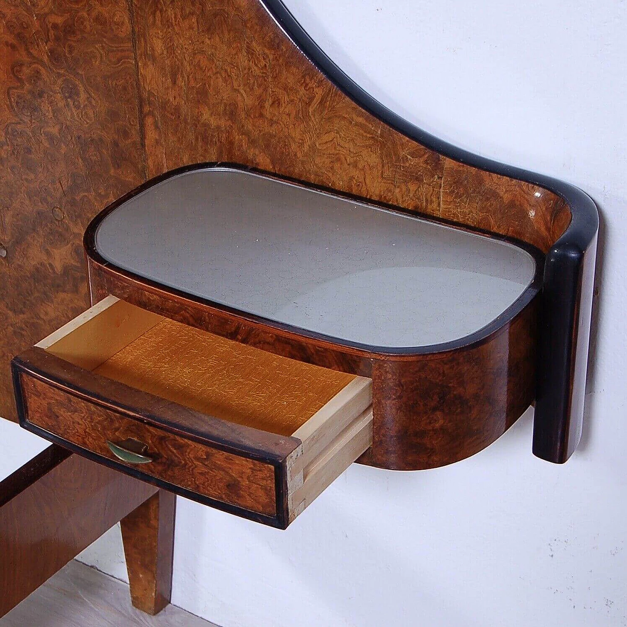 Letto matrimoniale in radica con comodini in testata, anni '60 8