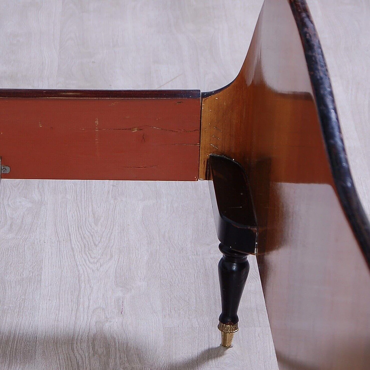 Letto matrimoniale in radica con comodini in testata, anni '60 14