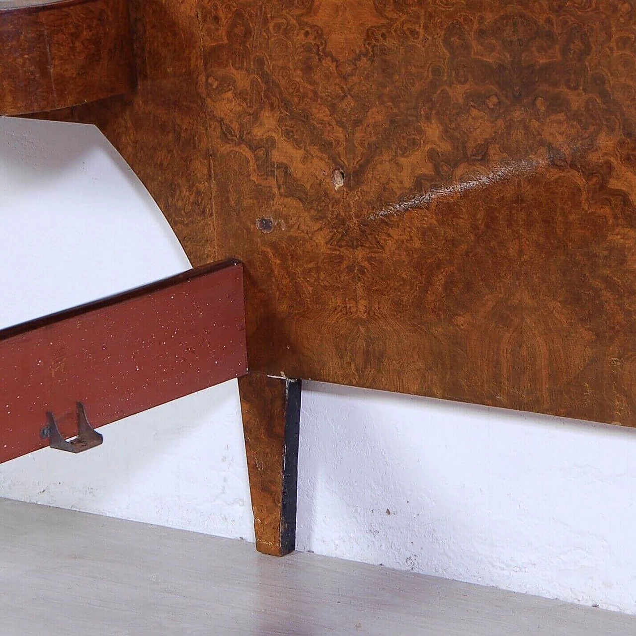 Letto matrimoniale in radica con comodini in testata, anni '60 16