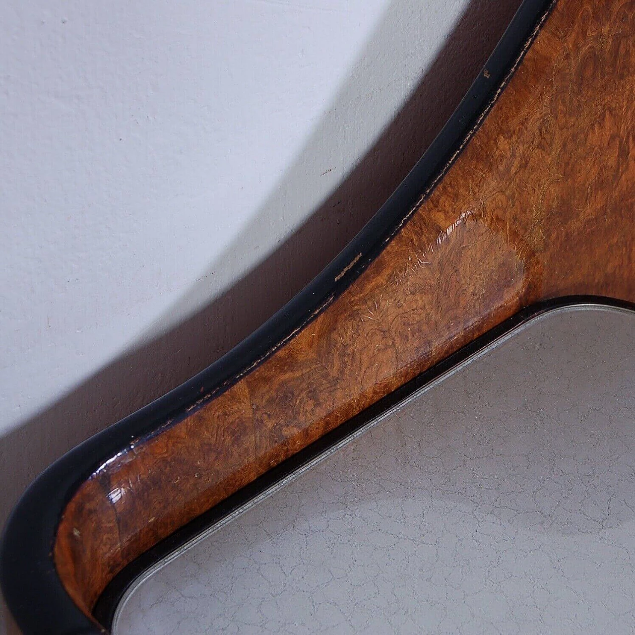 Letto matrimoniale in radica con comodini in testata, anni '60 18