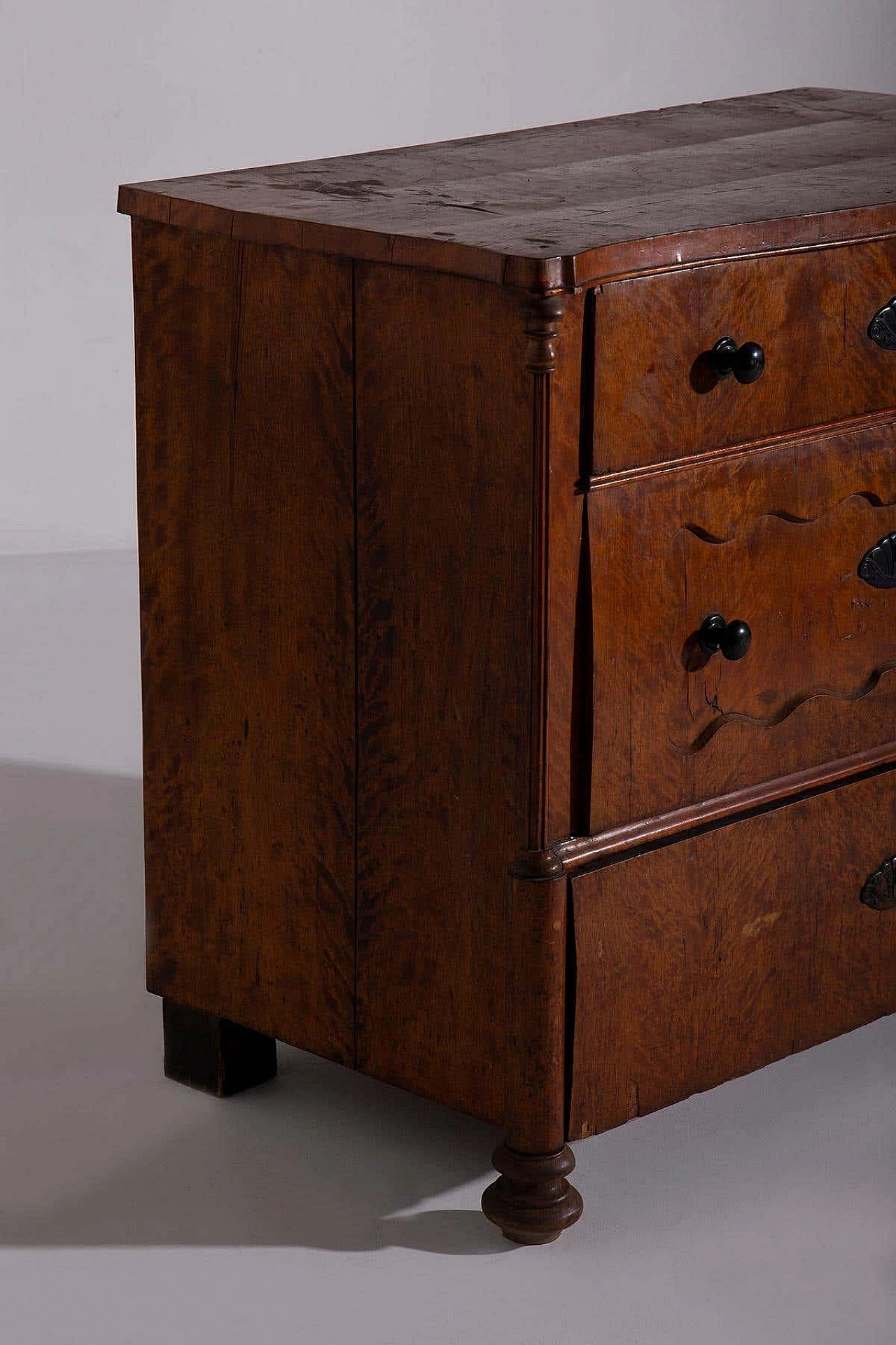 Sicilian briar chest of drawers with three drawers, late 19th century 4