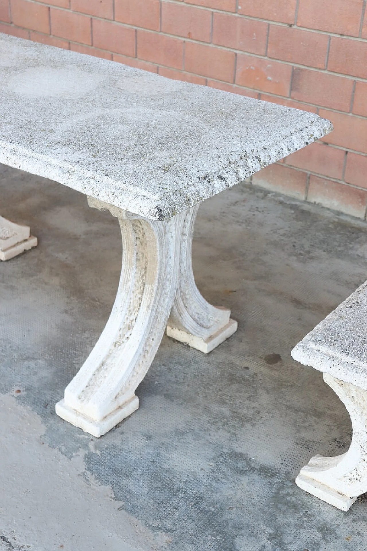 Tavolo e coppia di sgabelli in graniglia e cemento, anni '20 5