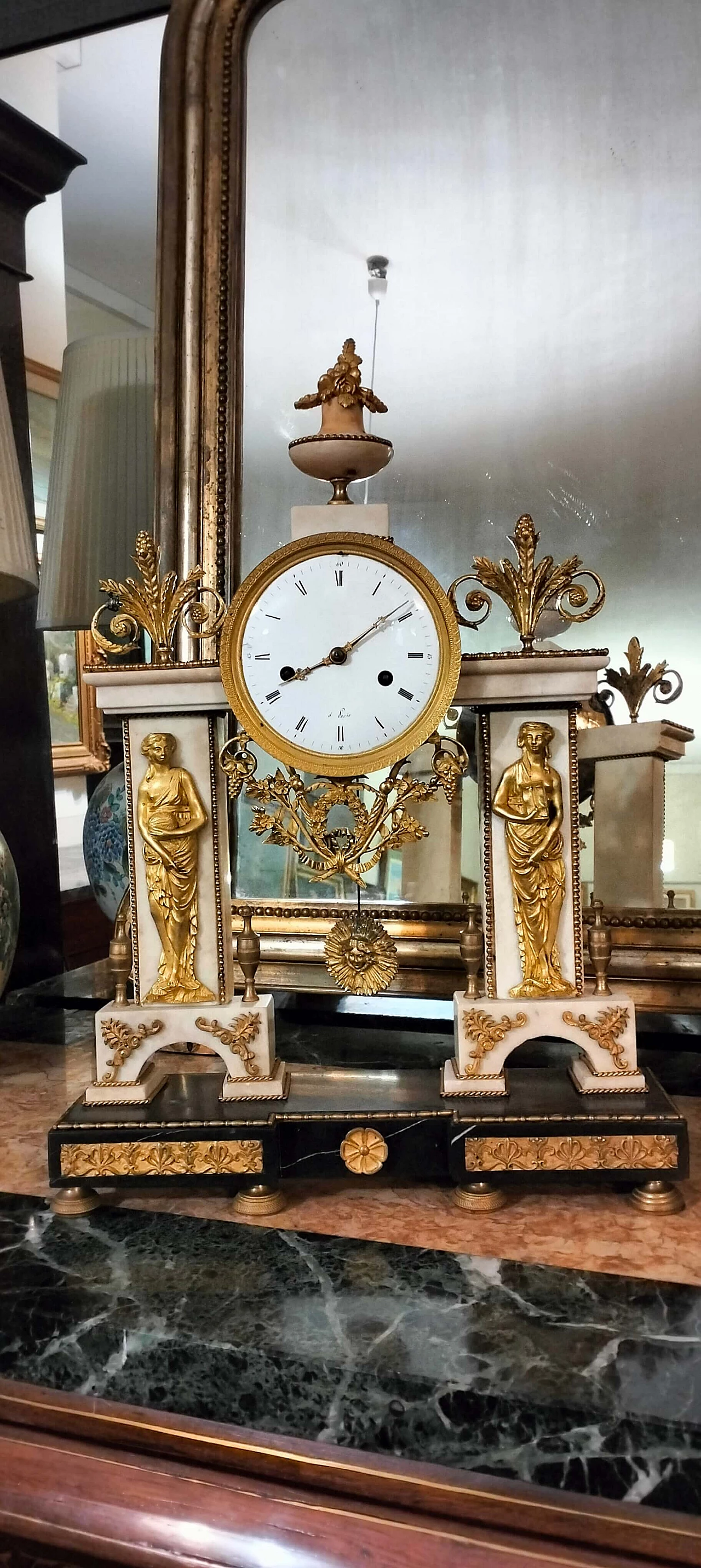 Marble and bronze pendulum table clock, 18th century 1
