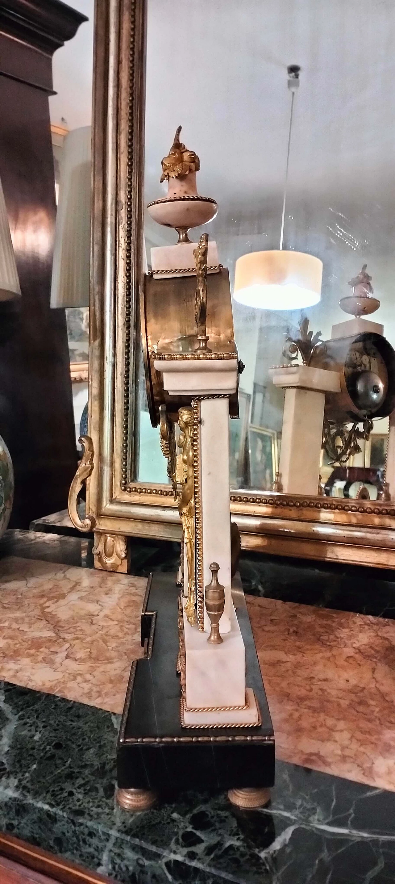 Marble and bronze pendulum table clock, 18th century 4