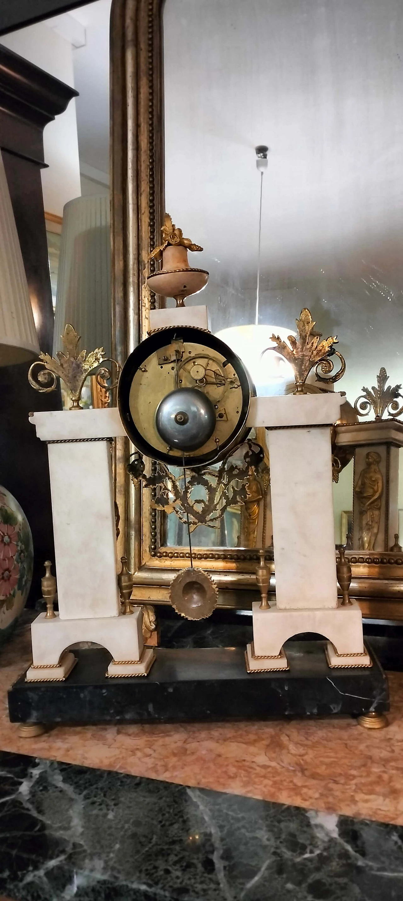 Marble and bronze pendulum table clock, 18th century 7