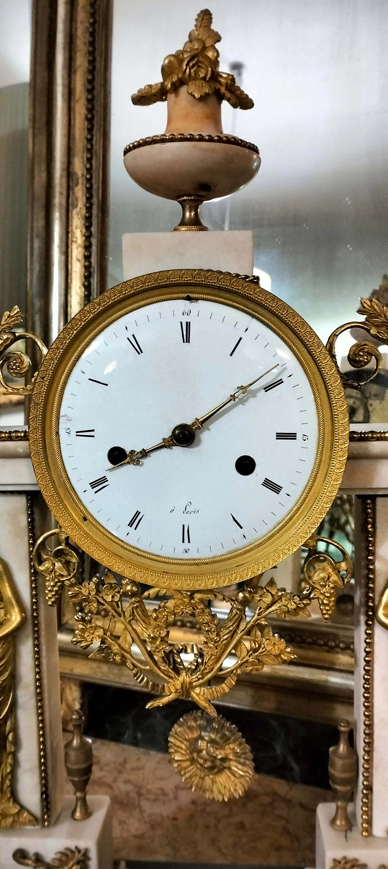 Marble and bronze pendulum table clock, 18th century 8