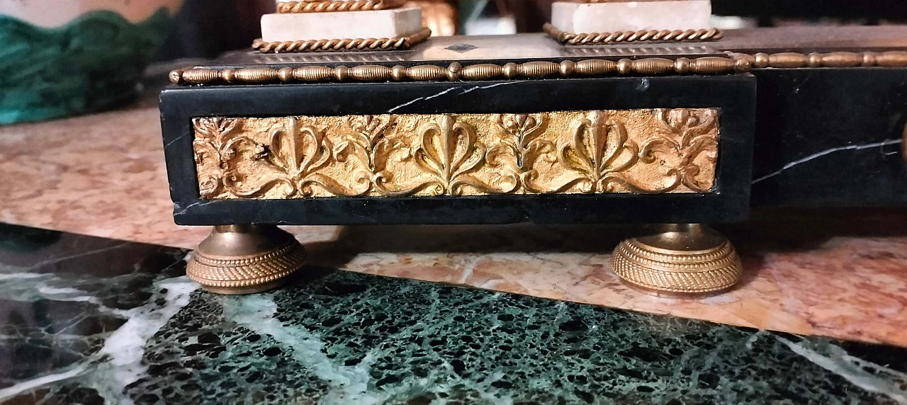 Marble and bronze pendulum table clock, 18th century 9