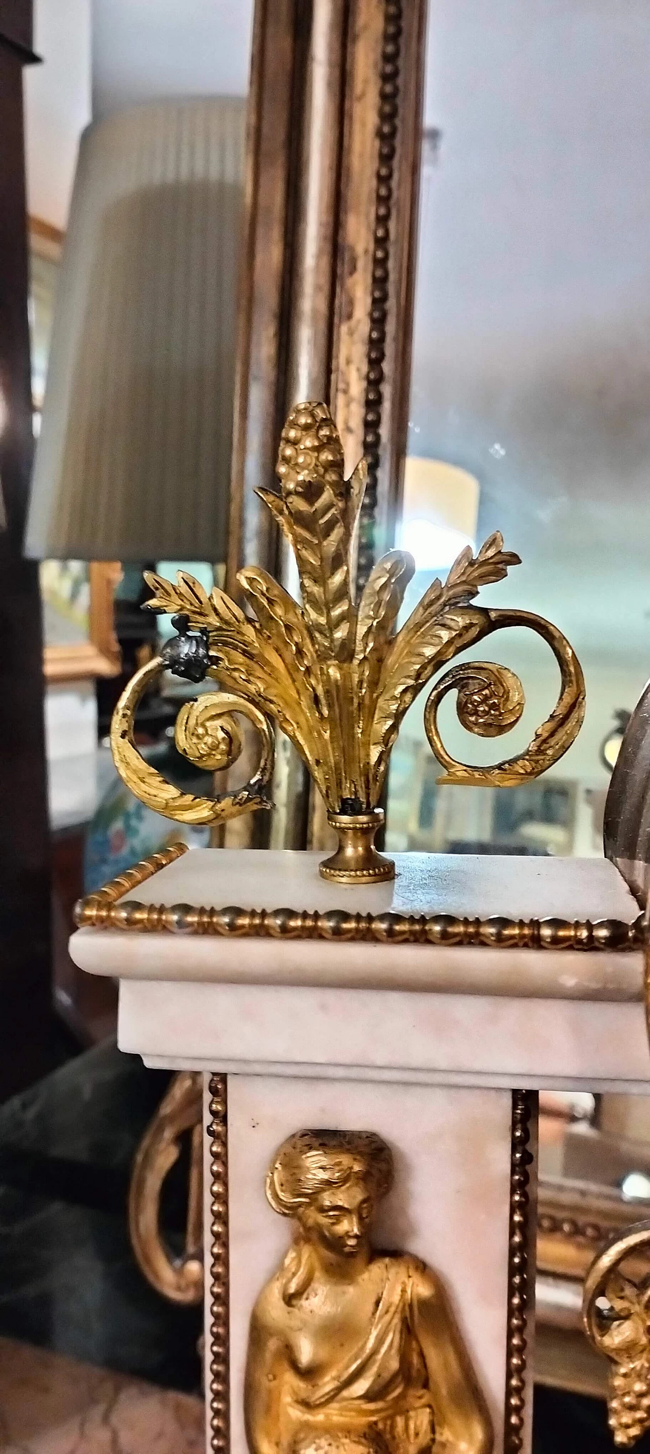 Marble and bronze pendulum table clock, 18th century 15