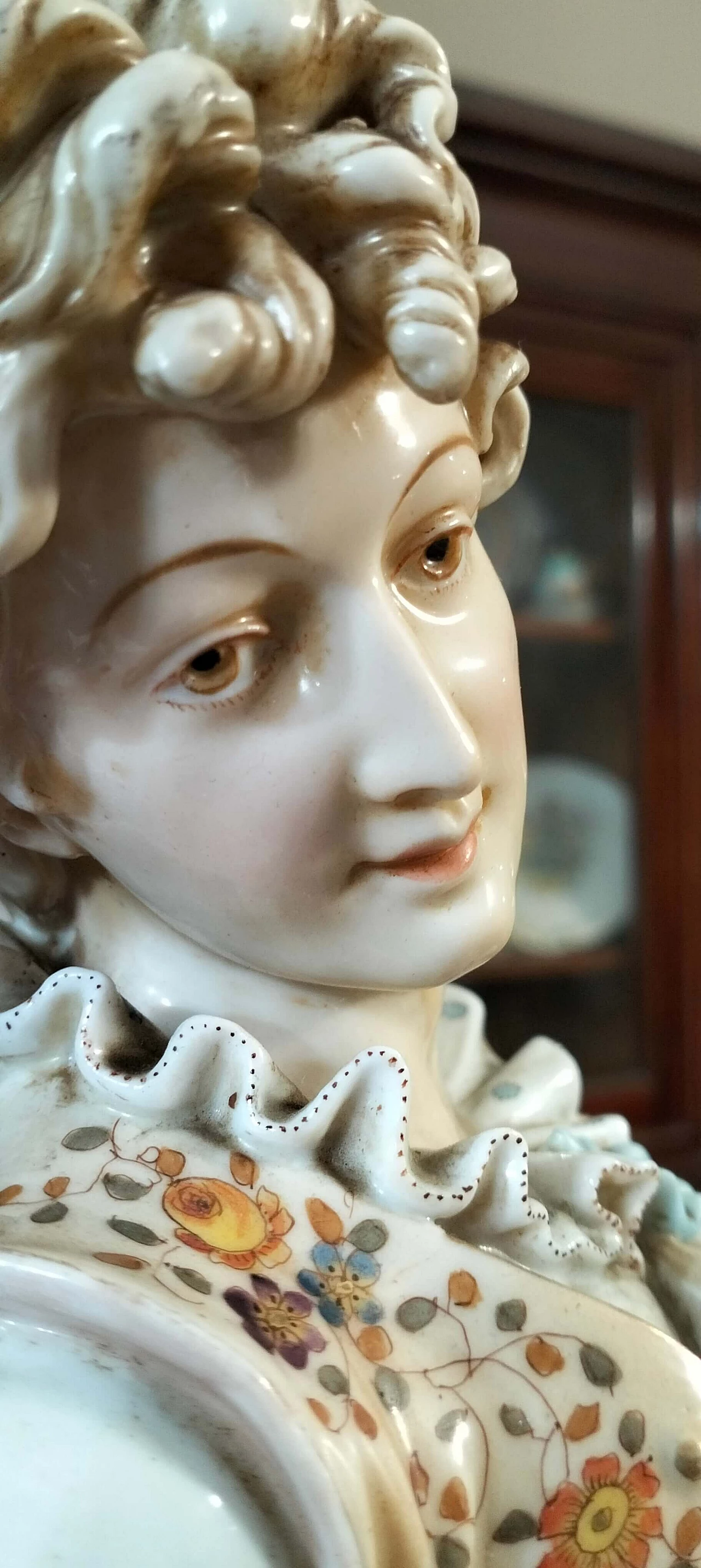 Fanciullo in porcellana dipinta a mano, anni '20 2
