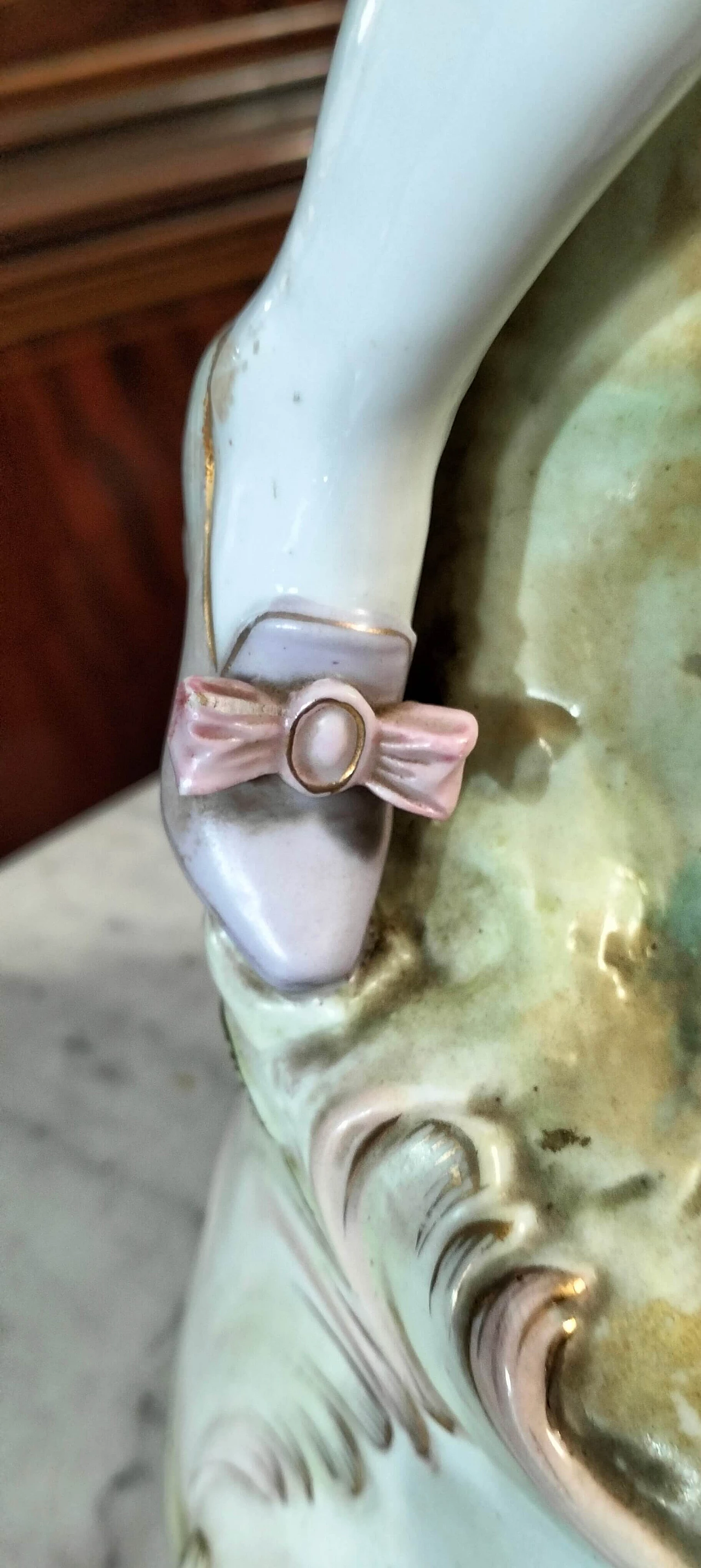 Fanciullo in porcellana dipinta a mano, anni '20 6