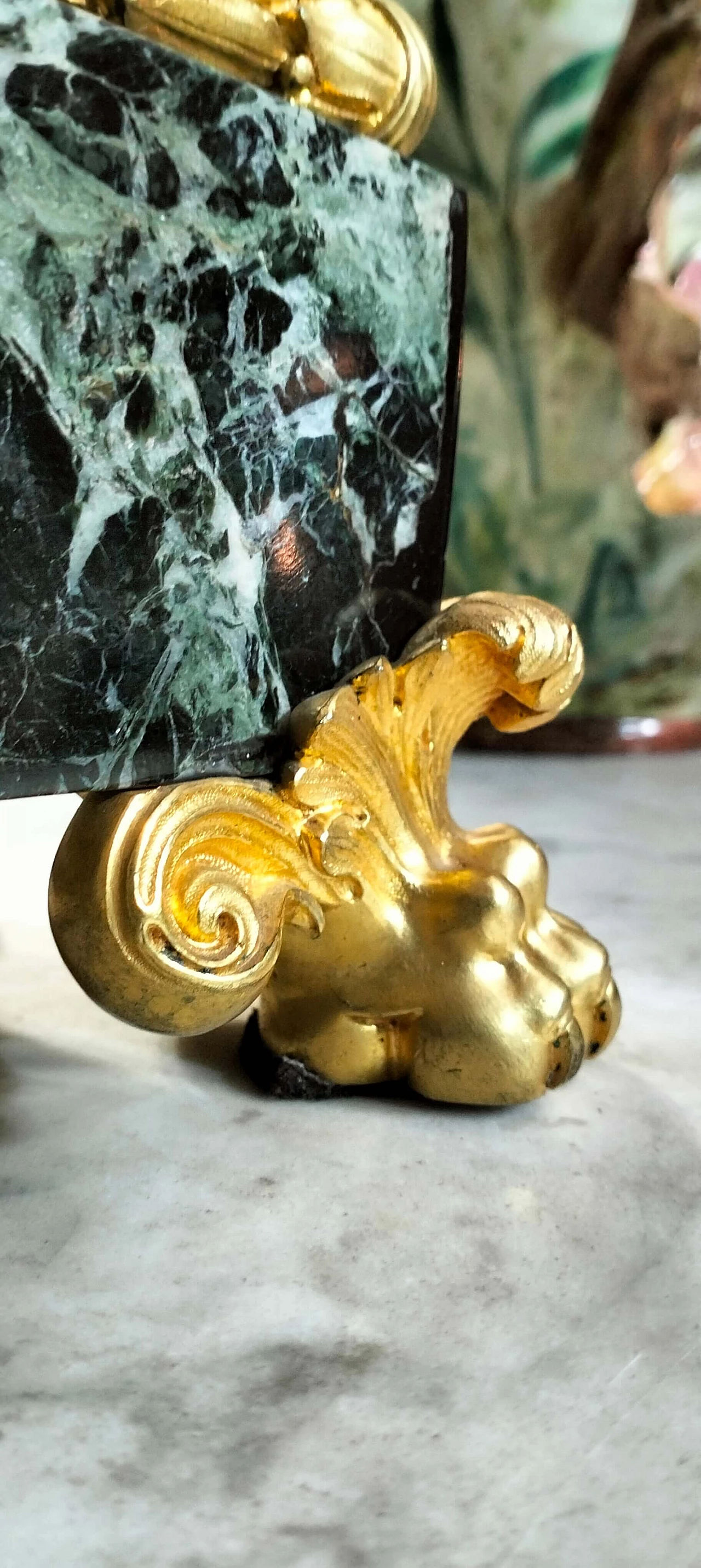 Charles X table clock in green marble and gilded bronze, 19th century 1