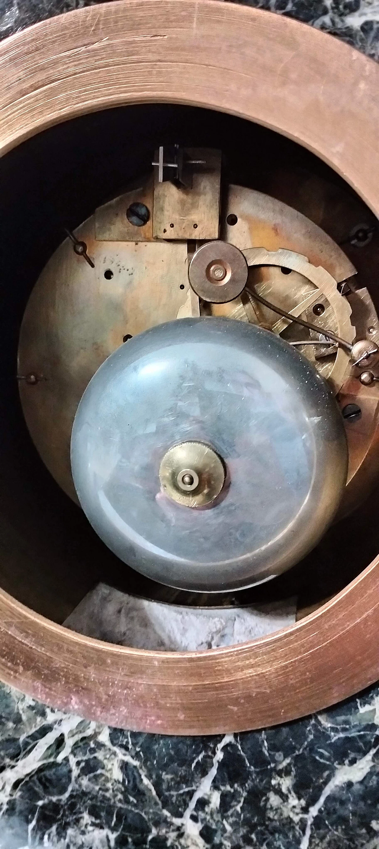 Charles X table clock in green marble and gilded bronze, 19th century 5