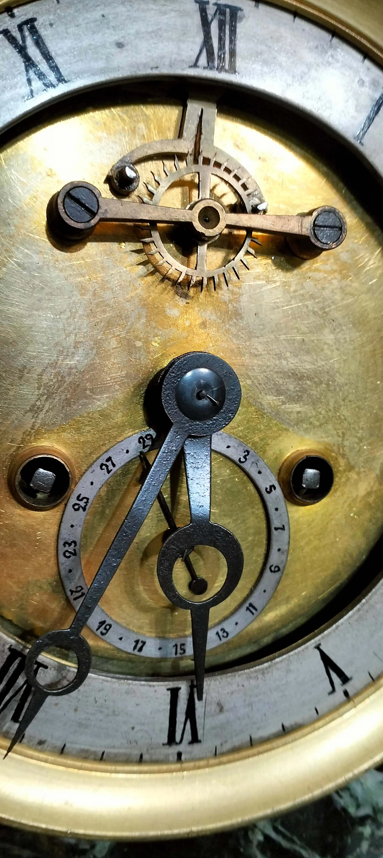 Charles X table clock in green marble and gilded bronze, 19th century 7