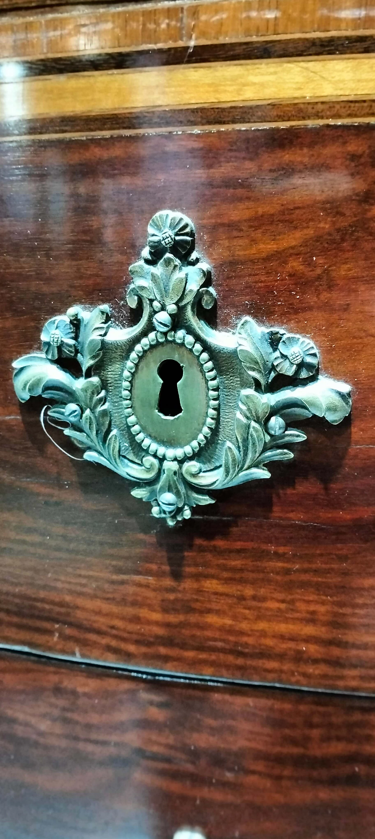 Comò Napoleone III in mogano, ebano e bois de rose a tre cassetti, metà '800 4