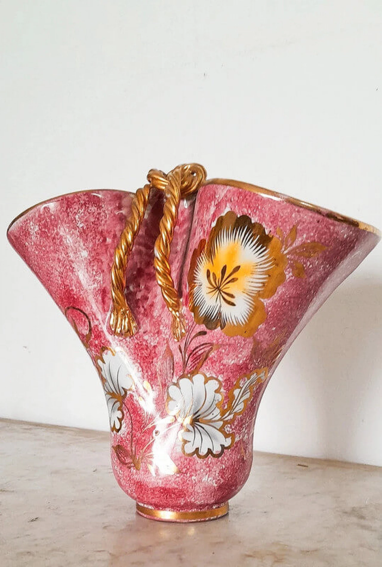 Pink and gold hand-painted Mica vase, mid-20th century 1