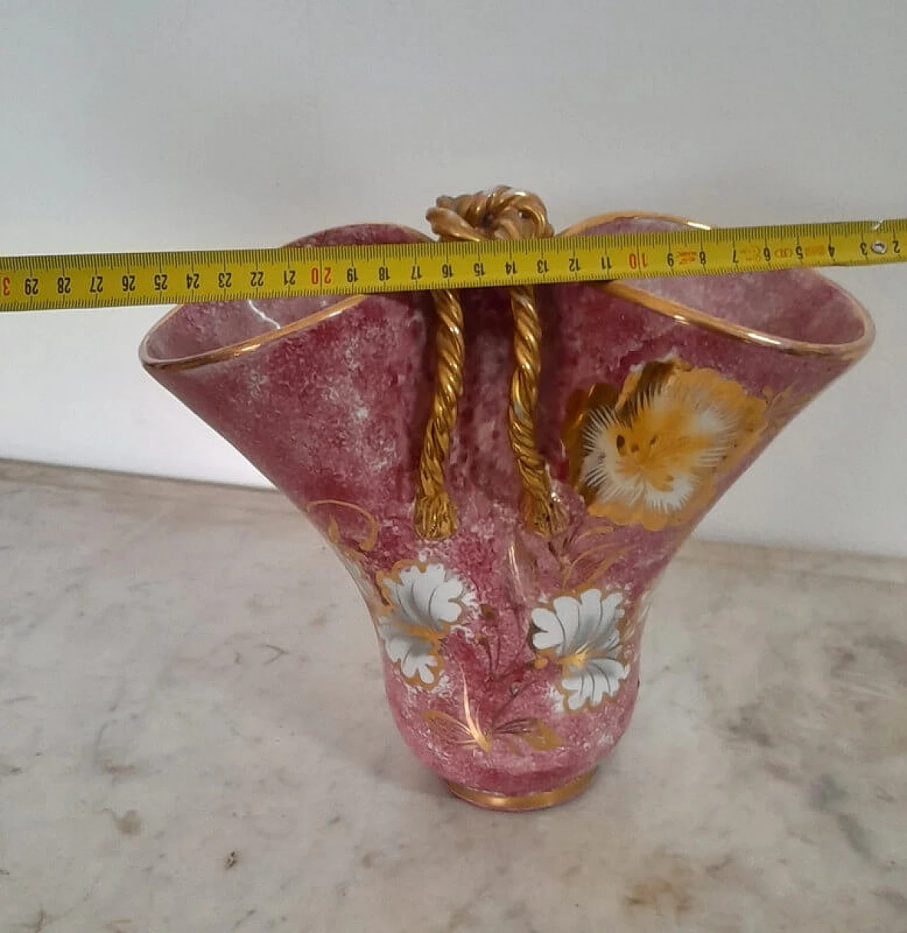 Pink and gold hand-painted Mica vase, mid-20th century 5