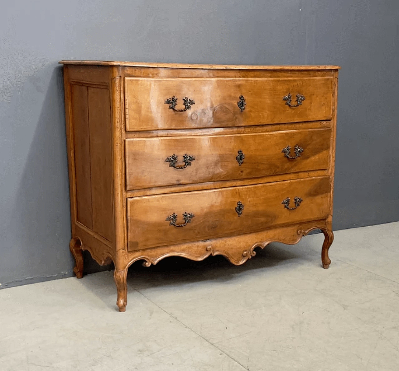 Louis XV wooden chest of drawers, 18th century 2