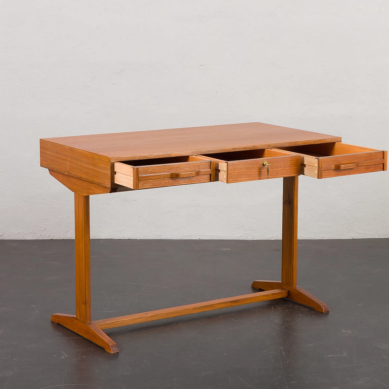 Small teak desk by Gianfranco Frattini for Bernini, 1950s 4