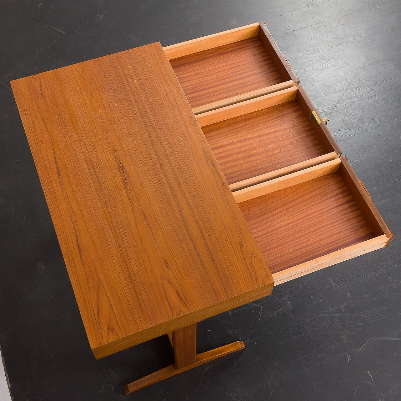Small teak desk by Gianfranco Frattini for Bernini, 1950s 13