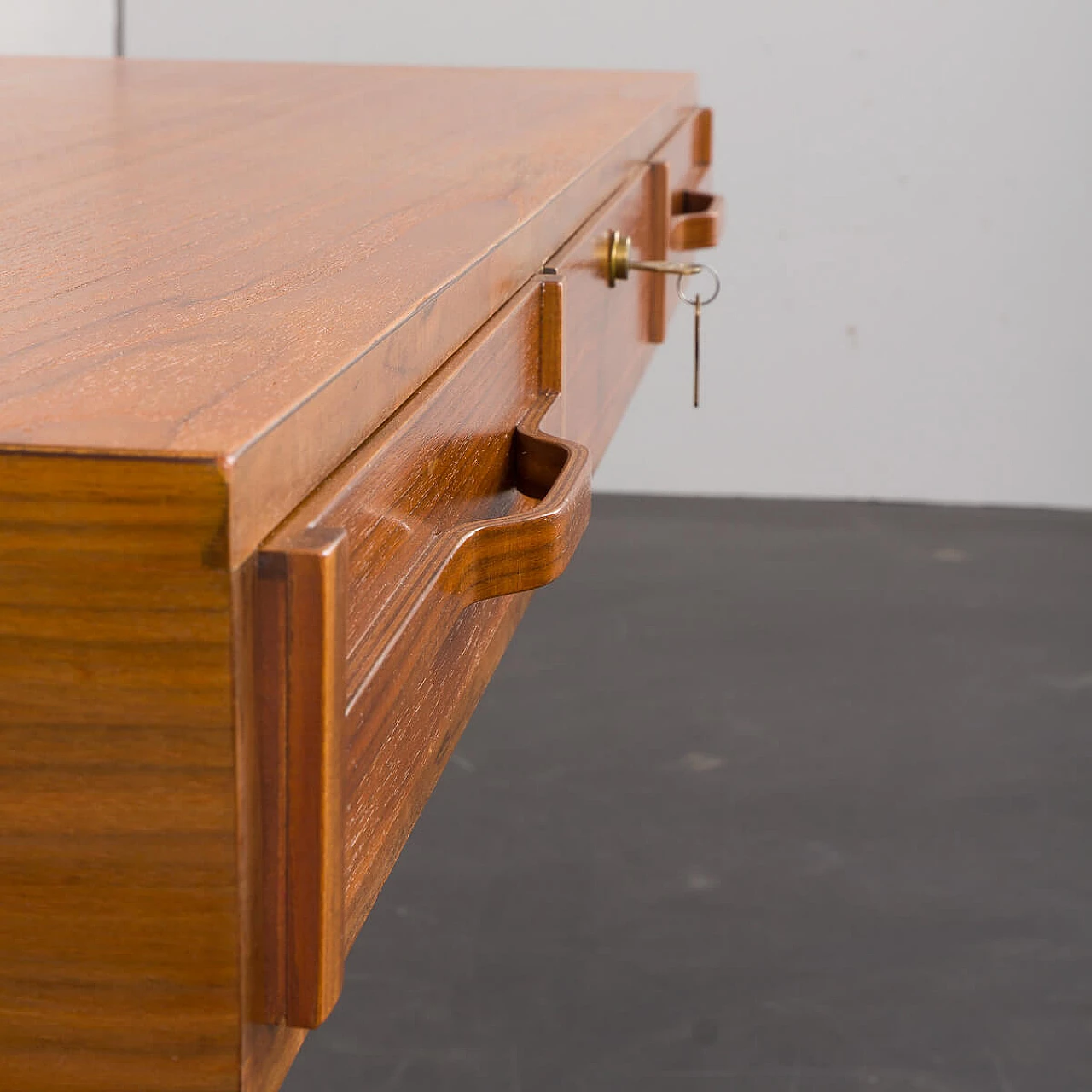 Small teak desk by Gianfranco Frattini for Bernini, 1950s 14