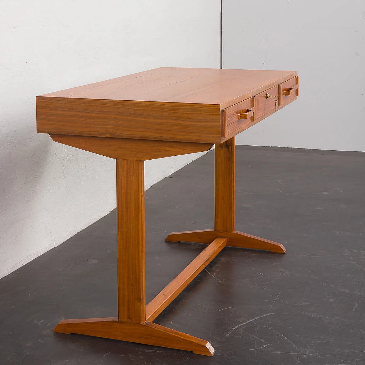 Small teak desk by Gianfranco Frattini for Bernini, 1950s 15