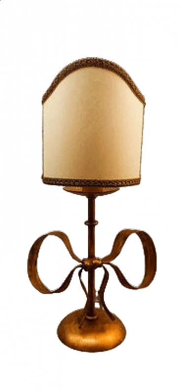 Lampada da tavolo in ferro battuto dorato con fiocco di Li Puma, anni '70