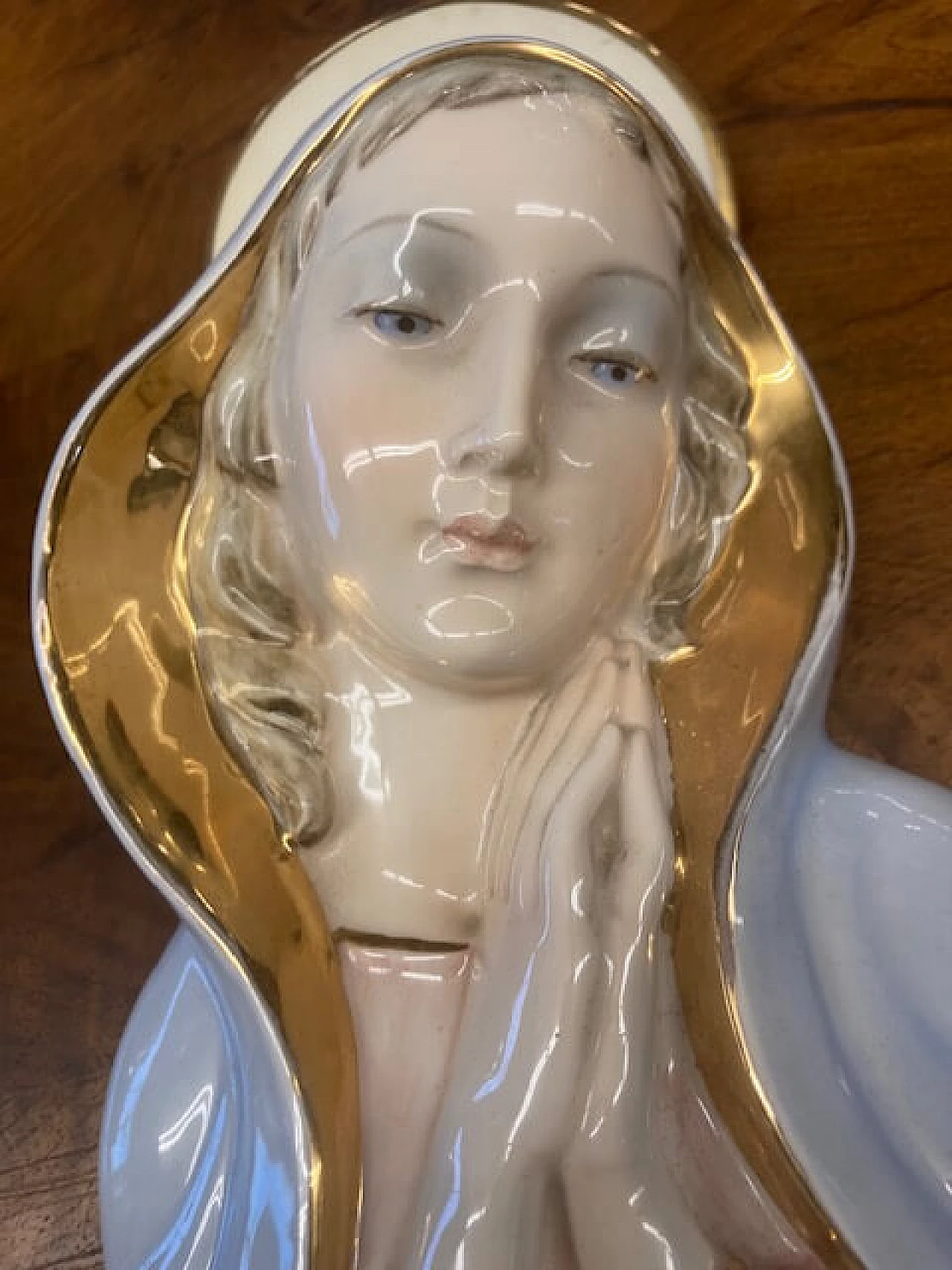 Madonna in ceramica con rifiniture oro, anni '50 4